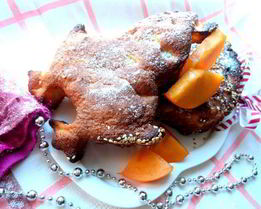 Шарлотка с ананасом и хурмой