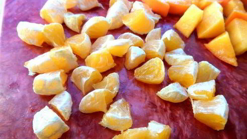 шарлотка с ананасом и хурмой