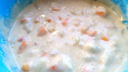 шарлотка с ананасом и хурмой