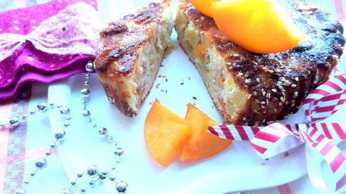 шарлотка с ананасом и хурмой