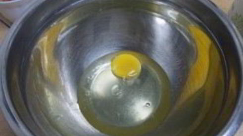 шарлотка с черникой и яблоками