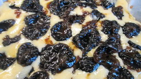 шарлотка с черносливом по-итальянски
