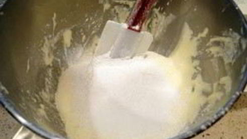 шарлотка с грушами и яблоками