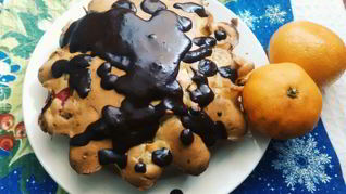 Шарлотка с клюквой