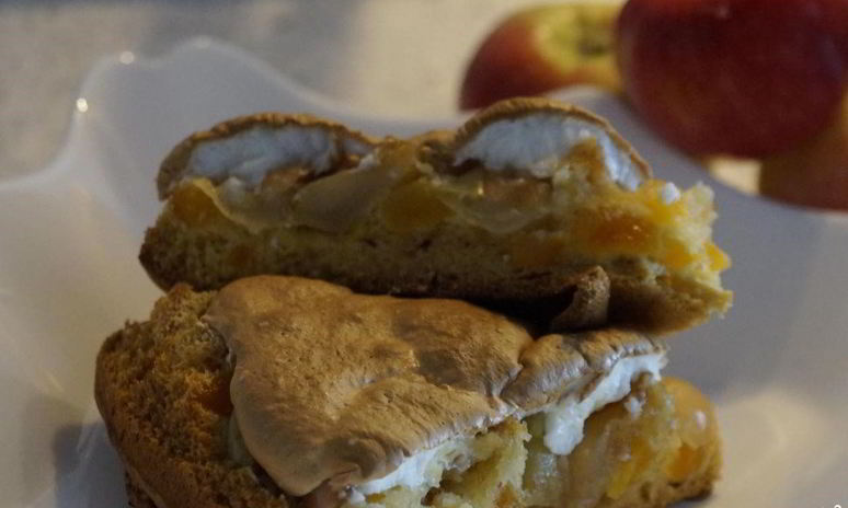 Рецепт шарлотки с курагой