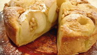 Шарлотка с цельными яблочками