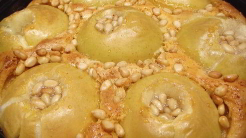 шарлотка с цельными яблочками