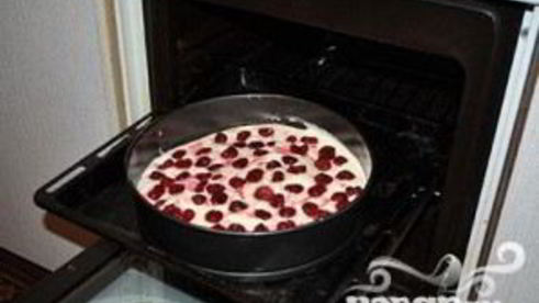 шарлотка с вишней