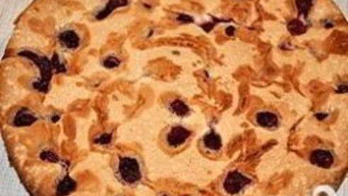 шарлотка с вишней