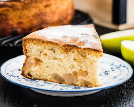 Шарлотка с яблоками и грушами