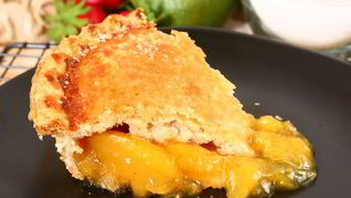 Шарлотка с яблоками и персиками