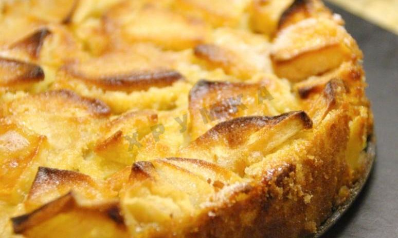 Рецепт шарлотки с яблоками корицей и изюмом