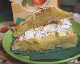 Шарлотка с яблоками с коньяком