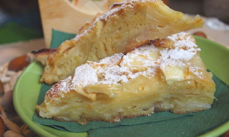 Рецепт шарлотки с яблоками с коньяком