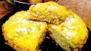 Шарлотка с яблоками в мультиварке с манкой