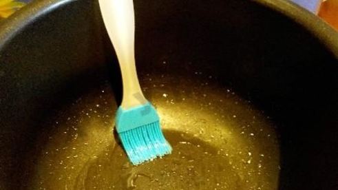 шарлотка с яблоками в мультиварке с манкой