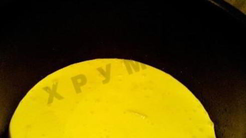 шарлотка с яблоками в мультиварке с манкой