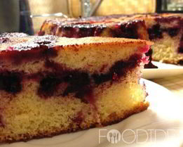 Шарлотка со смородиной