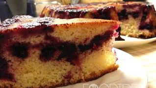 Шарлотка со смородиной