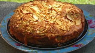 Яблочная шарлотка на сидре