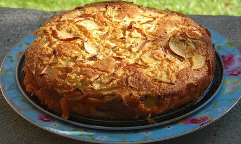 Рецепт яблочной шарлотки на сидре