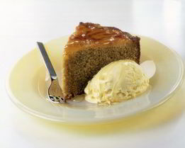 Яблочная шарлотка с медом и корицей