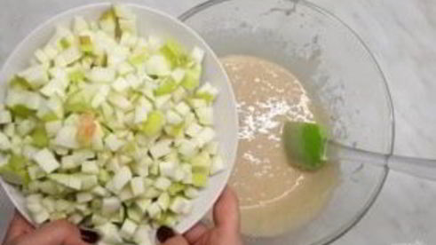 яблочная шарлотка