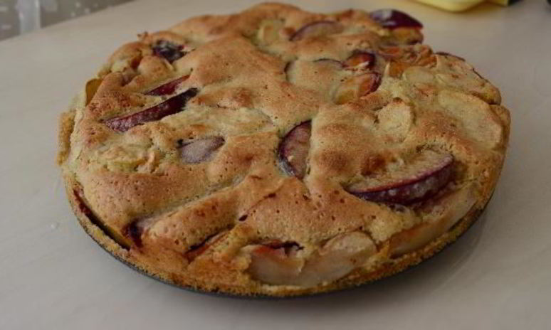 Рецепт яблочно-сливовой нешарлотка