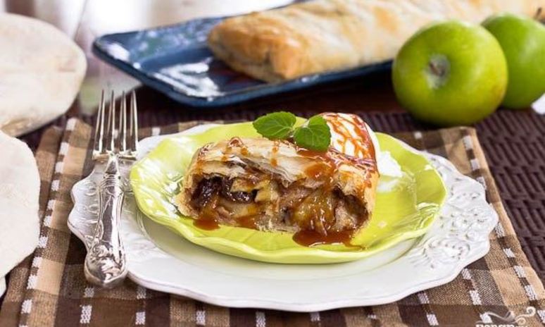 Рецепт карамельного яблочного штруделя