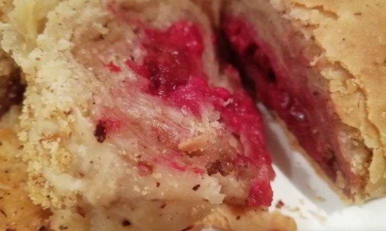 Рецепт легкого штруделя с вишней и миндалем