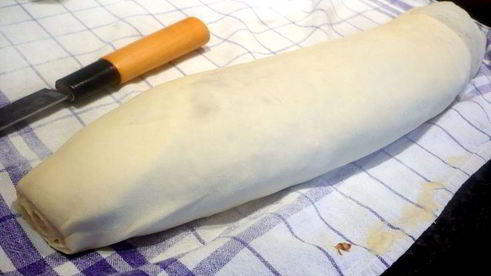 ореховый штрудель с миндальным соусом