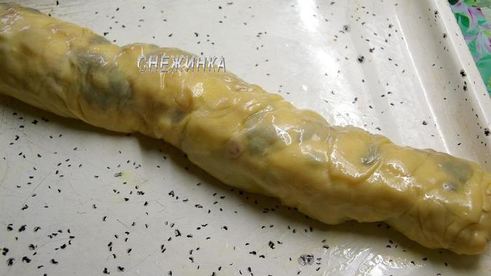 рождественский яблочный штрудель с орехами и сухофруктами