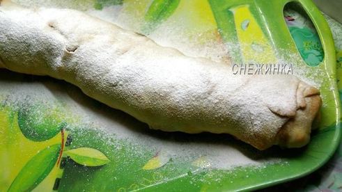 рождественский яблочный штрудель с орехами и сухофруктами