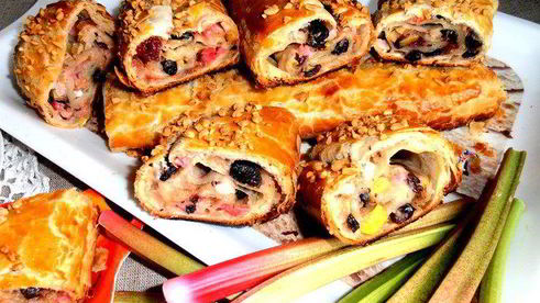 штрудель из ревеня и изюма