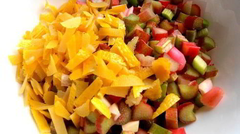 штрудель из ревеня и изюма