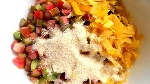 штрудель из ревеня и изюма