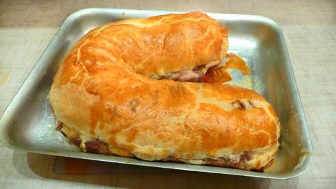 штрудель с мясом из слоеного теста