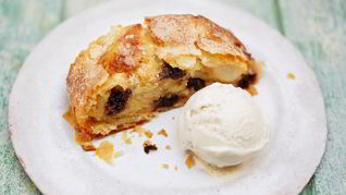 Штрудель с садовыми фруктами в тесте фило