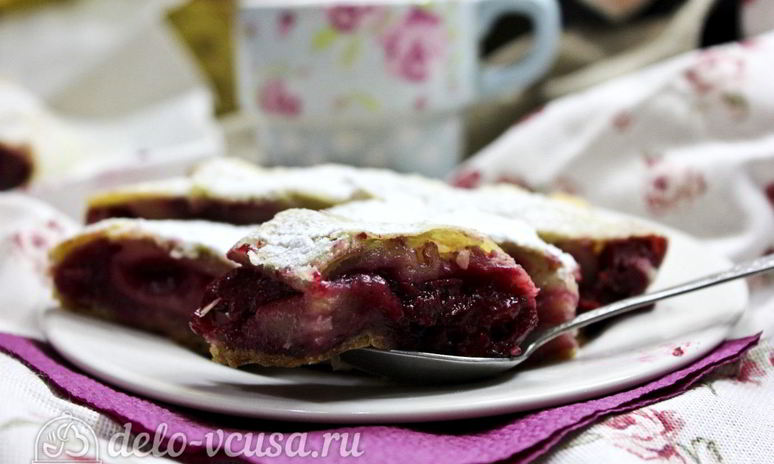 Рецепт штруделя с вишней из слоеного теста