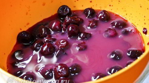 штрудель с вишней из слоеного теста