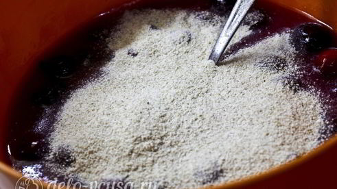 штрудель с вишней из слоеного теста