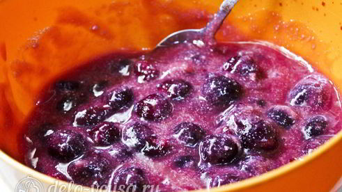 штрудель с вишней из слоеного теста