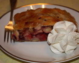 Штрудель с яблоками и вишней