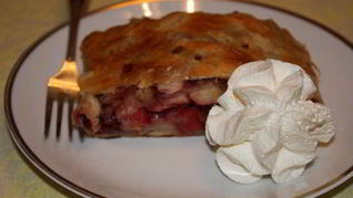 Штрудель с яблоками и вишней