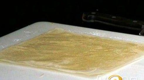 штрудель с яблоком и корицей под кремом англес