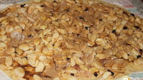 штрудель с яблоком и корицей под кремом англес