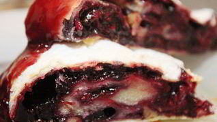 Штрудель со смородиной