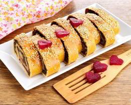 Штрудель со свеклой, сыром и шпинатом