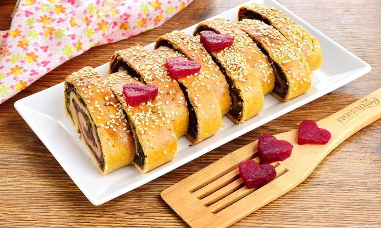 Рецепт штруделя со свеклой, сыром и шпинатом