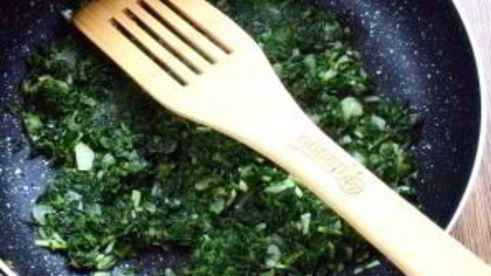 штрудель со свеклой, сыром и шпинатом